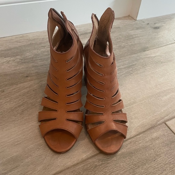 Steve Madden Gladiator Block Heel - Picture 1 of 13